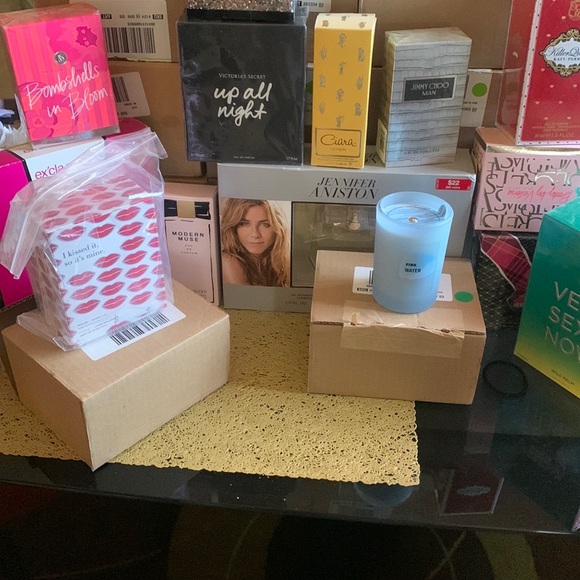 Victoria's Secret Bombshell Gold Eau de Parfum - Picture 4 of 4